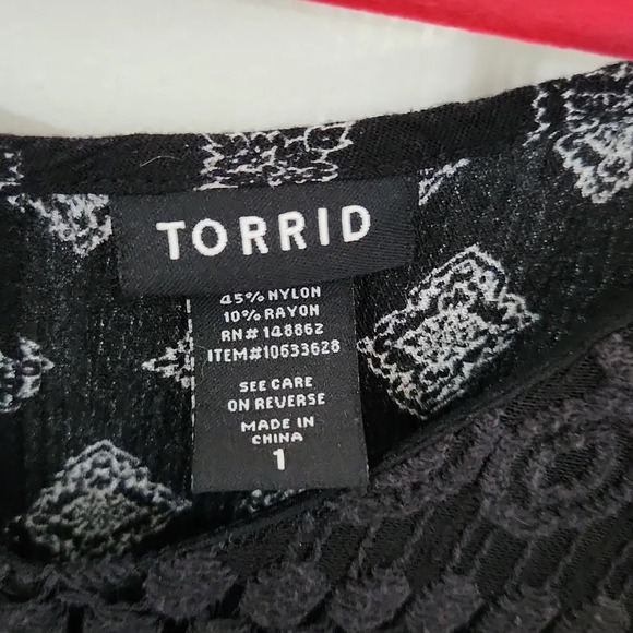 Torrid Black & White Diamond Print Top - Picture 11 of 12